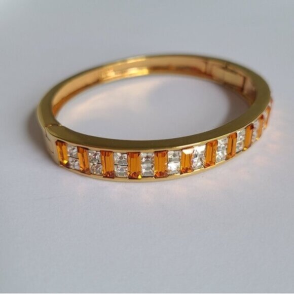 Vintage 80s BUTLER Gold Tone Hinged Orange Amber White Crystal Bangle Bracelet - Picture 4 of 13